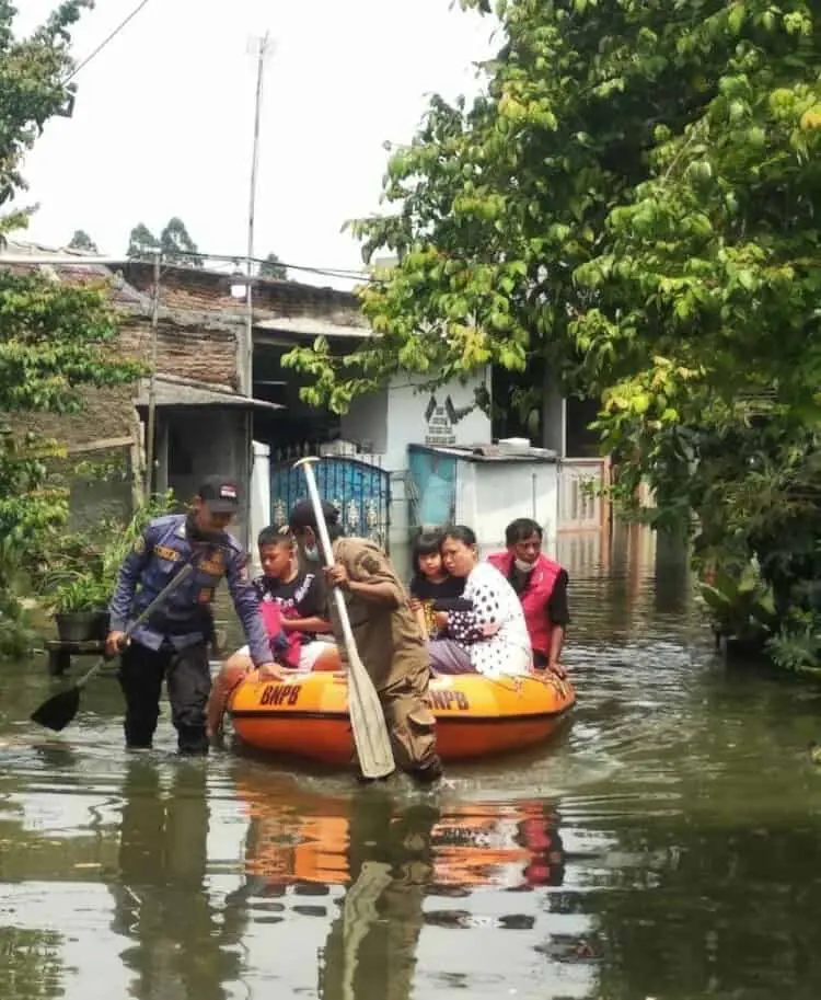 Daerah Resapan Air Hilang dan Kali Meluap, Banjir Rendam 1.027 KK