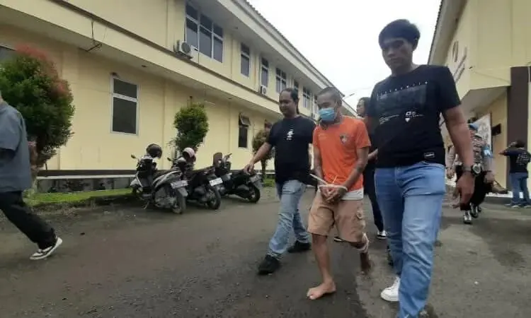 Pedagang Martabak Ini Ternyata Spesialis Pembobol Alfamart, Polisi Beri "Hadiah" di Kaki