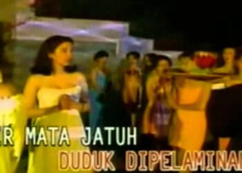 Lirik Lagu Desy Ratnasari - Tenda Biru