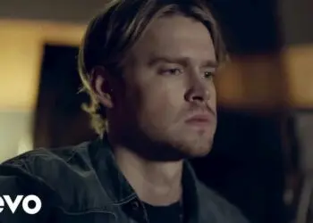 Lirik Lagu Hold On - Chord Overstreet