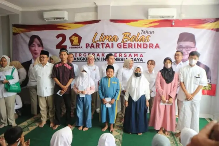 Peringati HUT ke-15, Gerindra Tangsel Santuni 100 Anak Yatim