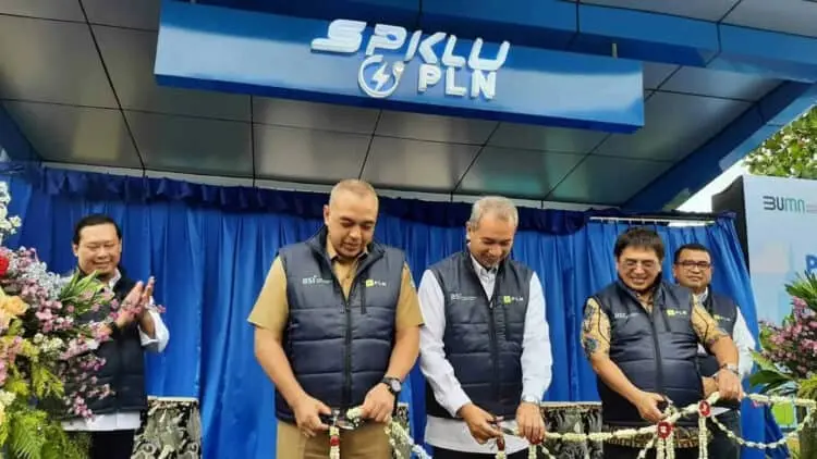 Bupati Tangerang Meresmikan Stasiun Pengisian Kendaraan Listrik Umum Panongan