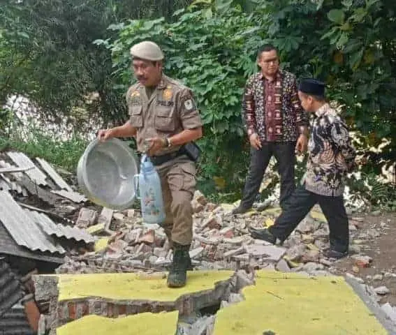 Digerus Longsor, Bangunan Dapur Ponpes Nurul Faizin Lebak Ambruk