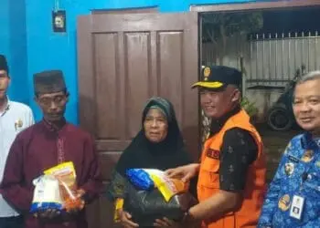 Warga Terdampak Angin Puting Beliung di Sukadiri dan Mauk Terima Bantuan