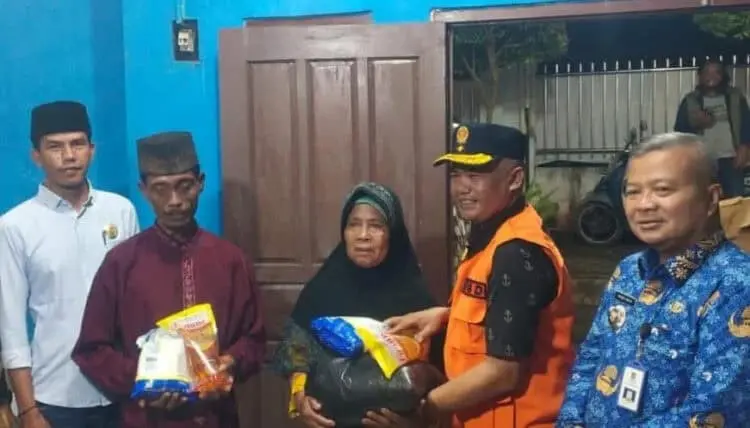 Warga Terdampak Angin Puting Beliung di Sukadiri dan Mauk Terima Bantuan