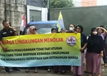 Dinilai Tak Berkontribusi ke Lingkungan, Warga Protes dan Tutup Akses ke Gudang Popok