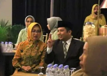 Ehem..Ehem.. Airin dan Arief Ngobrol Akrab dalam Nikahan Anak Sachrudin, Kode Bukan?