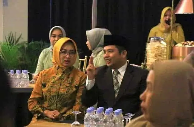 Ehem..Ehem.. Airin dan Arief Ngobrol Akrab dalam Nikahan Anak Sachrudin, Kode Bukan?