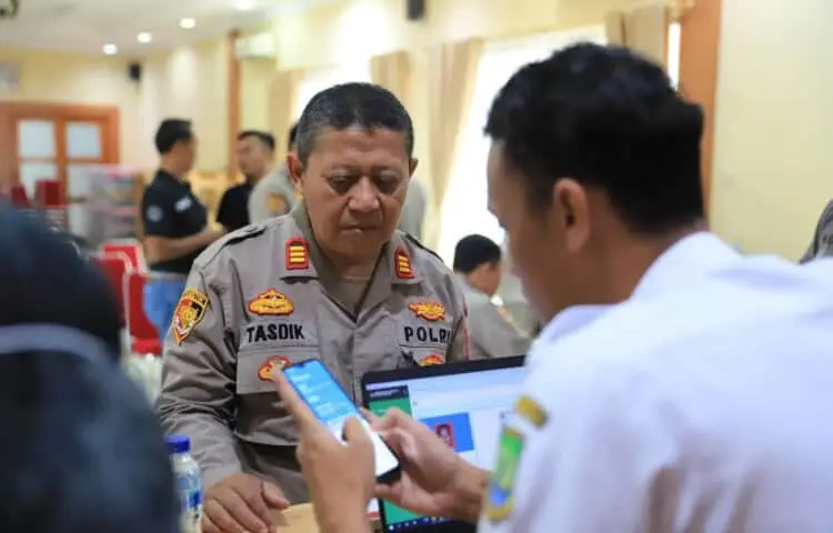 Disdukcapil Kota Tangerang Beri Layanan Aktivasi Kependudukan Secara Digital ke Polisi