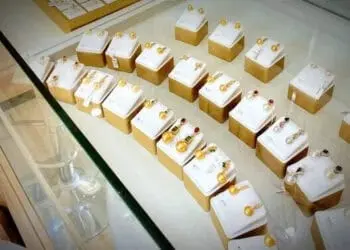 Perhiasan Mutiara Primadona Dunia dari Perairan Nusa Tenggara