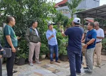 Wakil Ketua DPRD Kota Tangerang Tinjau jalan Sisi Kali Apur