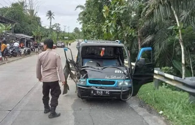 Xpander-Pikap Bertabrakan di Lebak, Begini Kondisinya