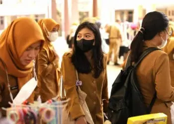 Sejumlah ASN Pemkot Tangerang nampak menyerbu stand UMKM Kota Tangerang. ISTIMEWA