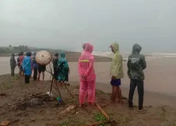 Hendak Pulang Selepas Cari Ikan, Warga Lebak Hanyut Dihantam Ombak