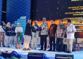 PENGADAAN AWARD 2022–Bela Pengadaan Award 2022, di Auditorium UIN SMH Banten Kampus II, Jl. Syech Nawawi Al Bantani, Palima, Kota Serang, Sabtu (18/3/2023) malam. (ISTIMEWA)