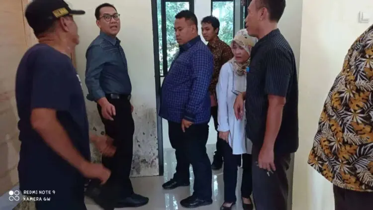 Saluran Air Kantor Kecamatan Mancak Tersumbat, Kepala DPRKP Kabupaten Serang : Tidak Perlu Dibesar - Besarkan