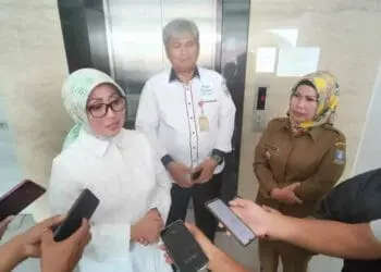 Kepala BPN Serang, Herilina, sedang diwawancara, Selasa (14/3/2023). (SIDIK/SATELITNEWS.COM)