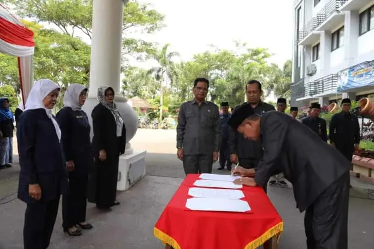 Syafruddin Lantik Ratusan Kepsek, Pengawas dan Penilik di Kota Serang