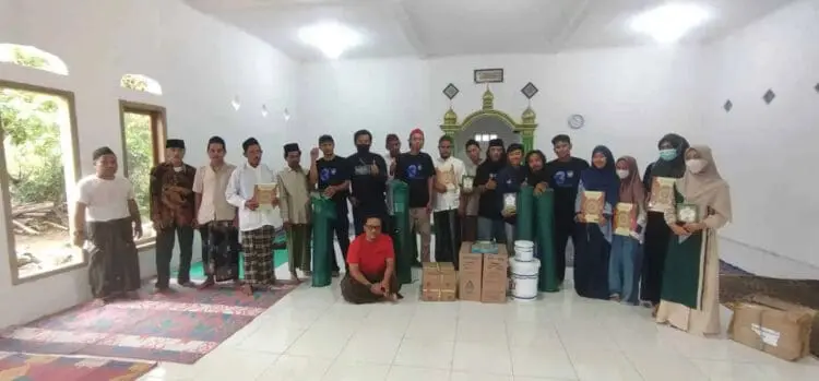 Ramadhan, S3 dan Relawan FBn Santuni Yatim dan Sumbang Kebutuhan Masjid di Cibaliung Pandeglang