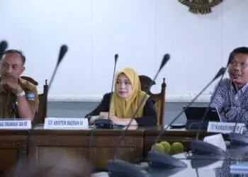 Para pihak terkait di lingkungan Pemkab Serang, menggelar Rakor terkait penyederhanaan birokrasi. (ISTIMEWA)
