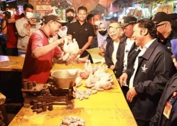 PJ Gubernur Banten, Al Muktabar, tinjau pasar, Kamis (30/3/2023). (ISTIMEWA)