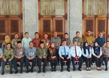 KERJASAMA–Pemerintah Kabupaten (Pemkab) Serang, terus memperpanjang kerja sama dengan Kejaksaan Negeri (Kejari) Serang, dalam mengoptimalkan pendapatan daerah dan pengawalan program pembangunan. Kerjasama ini pula dilakukan, agar program Pemda terus dilaksanakan sesuai ketentuan, Kamis (2/3/2023). (SIDIK/SATELIT NEWS)