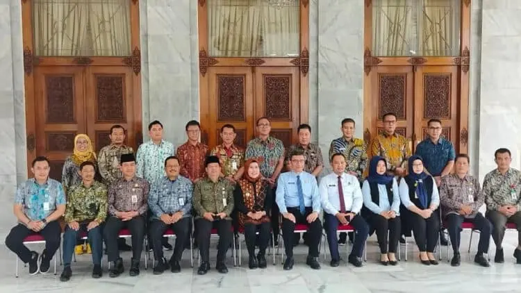 KERJASAMA–Pemerintah Kabupaten (Pemkab) Serang, terus memperpanjang kerja sama dengan Kejaksaan Negeri (Kejari) Serang, dalam mengoptimalkan pendapatan daerah dan pengawalan program pembangunan. Kerjasama ini pula dilakukan, agar program Pemda terus dilaksanakan sesuai ketentuan, Kamis (2/3/2023). (SIDIK/SATELIT NEWS)