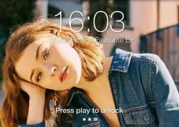 Lirik Lagu Favourite Ex - Maisie Peters