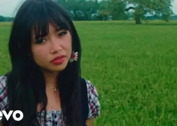 Lirik Lagu Glue - Beabadoobee