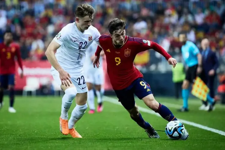 Debut Manis Pelatih Baru La Furia Roja