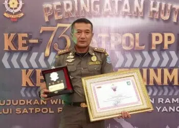 Satpol PP Raih Penghargaan Karya Bhakti Dari Kementerian Dalam Negeri