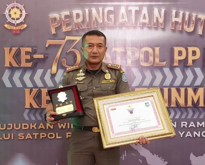 Satpol PP Raih Penghargaan Karya Bhakti Dari Kementerian Dalam Negeri