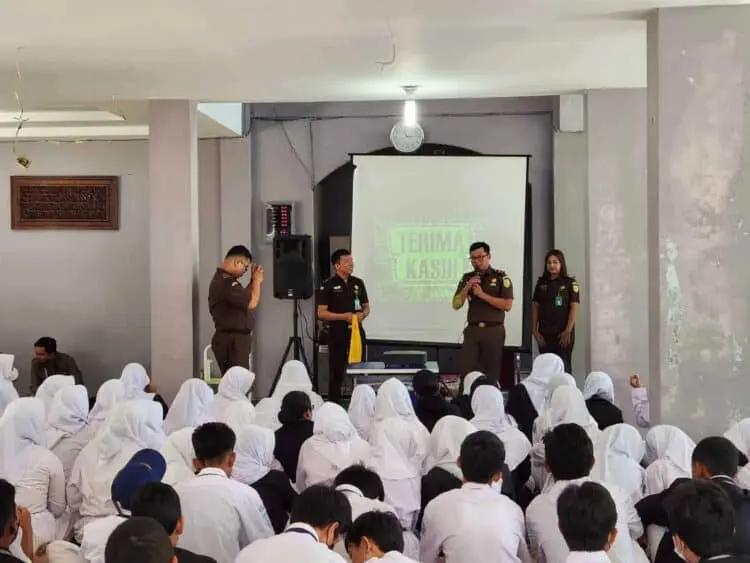 Kejari Tangsel Datangi SMPN 9, Beri Wawasan Soal Hukum Kepada Pelajar