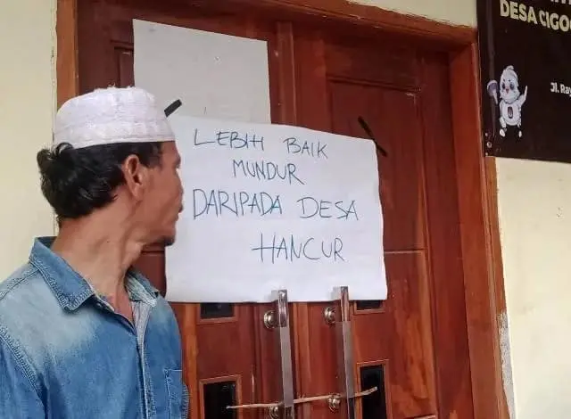 Imbas Video "Hot", Kades di Lebak Ini Dituntut Mundur, Massa: Daripada Desa Hancur