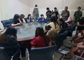 Transaksi lewat Mi Chat, belasan wanita malam diamankan Satpol-PP. (ISTIMEWA)