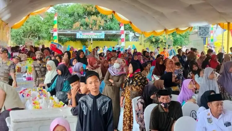 Pemkab Serang Bagikan 500 Paket Sembako Gratis ke Masyarakat
