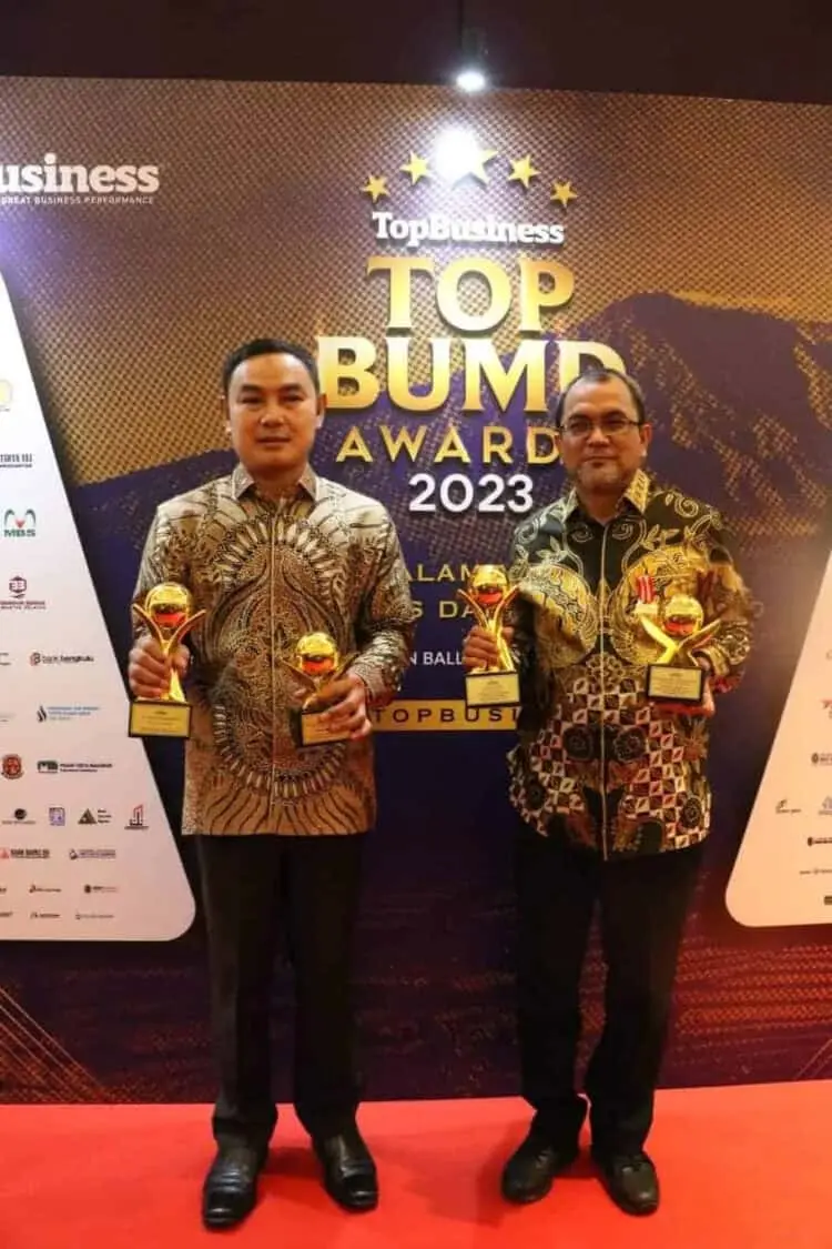 Bupati Tangerang Top Pembina BUMD, Sofyan Sapar Top CEO BUMD
