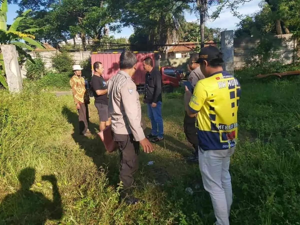 Tangis Bayi Usai Subuh di Kardus Gegerkan Warga Panongan Tangis Bayi Usai Subuh di Kardus Gegerkan Warga Panongan