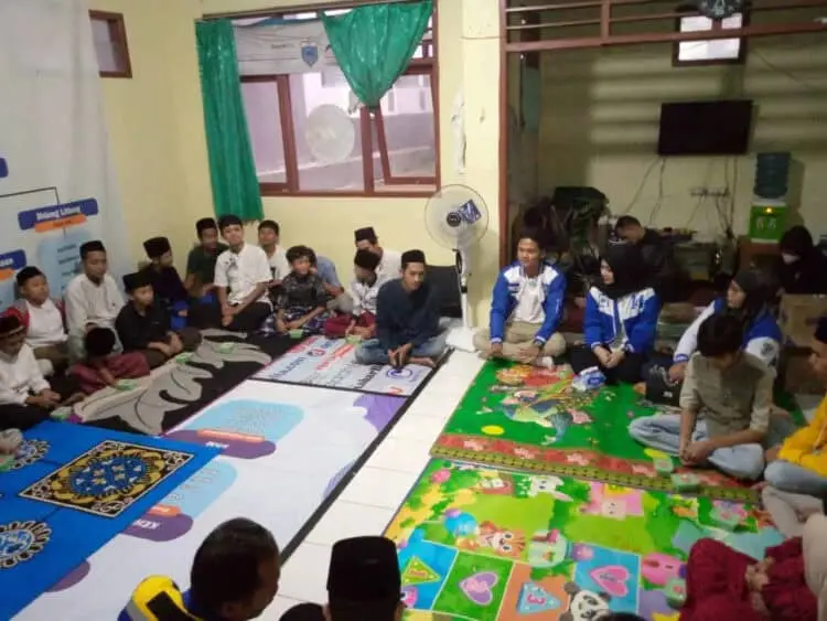 Berharap Berkah Ramadhan, Iing Santuni Puluhan Yatim - Piatu di Pandeglang