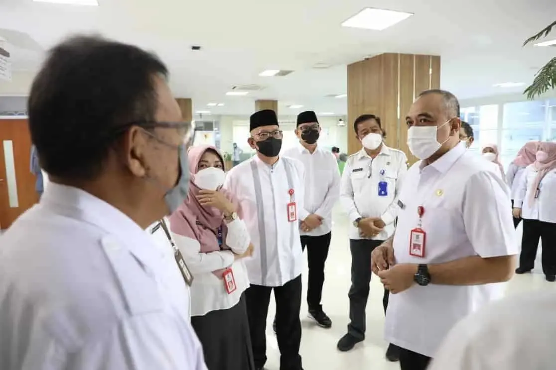 Bupati Zaki Beri Semangat dan Motivasi Pasien RSUD Balaraja Bupati Zaki Beri Semangat dan Motivasi Pasien RSUD Balaraja