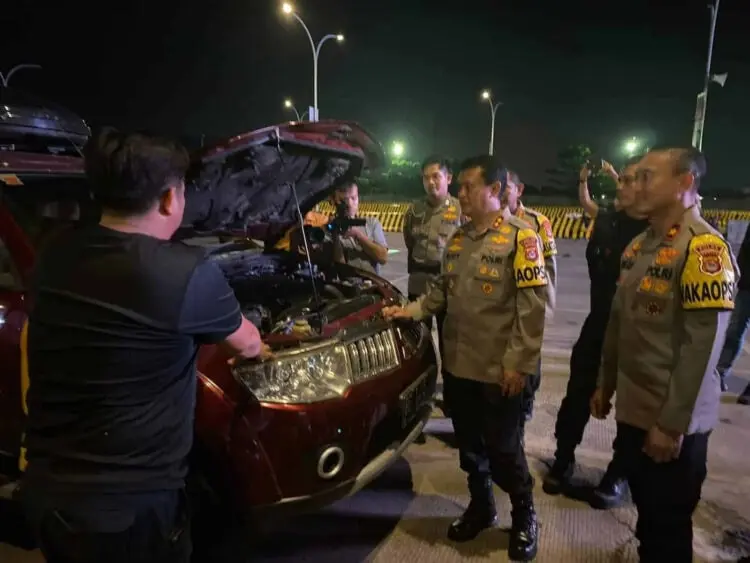 Mobil Mogok di Pelabuhan Merak, Pengemudi Ini Tak Menyangka Dibantu Kapolda Banten