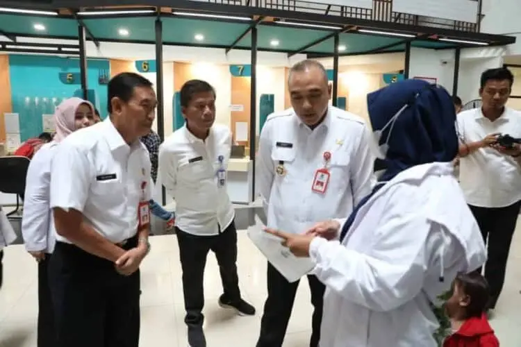 Pastikan Pelayanan Dasar Aktif, Bupati Tangerang Cek ke Dinas-dinas