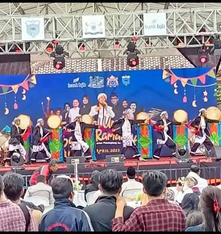 Pementasan Rampak Bedug di acara pembukaan pameran Bazar dan Pameran UMKM, di momentum HUT Pandeglang ke 149, Sabtu (1/4/2023). (ISTIMEWA)