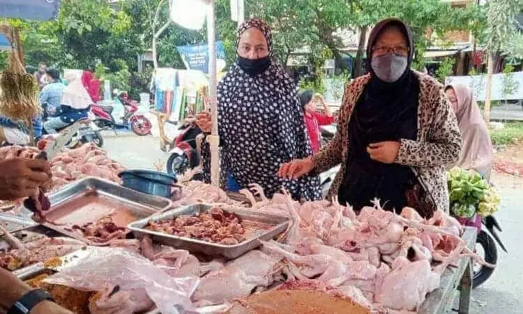 Laris Manis, Daging Ayam di Tangerang "Diserbu" Warga yang Mau Bikin Opor Lebaran