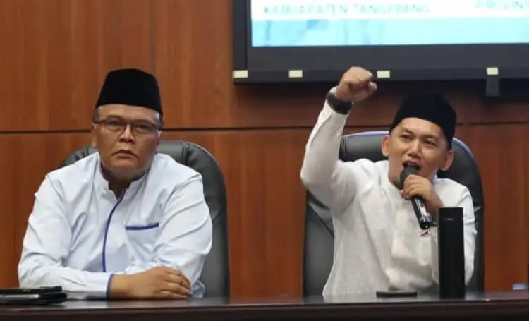 DIALOG: Ketua DPC Partai Demokrat Kabupaten Tangerang M. Nawa Said Dimyati didampingi Wakil Ketua DPC Partai Demokrat, Adi Tiya Wijaya beserta jajaran pengurus lainnya. (ISTIMEWA)