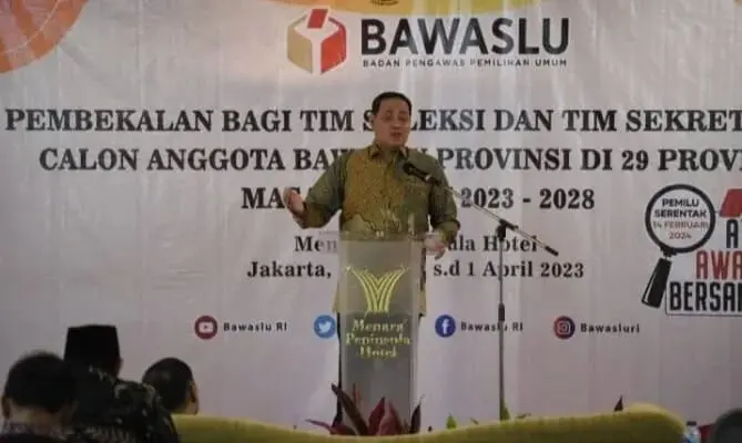 PEMBEKALAN: Anggota Bawaslu, Herwyn JH Malonda saat menutup acara Pembekalan Bagi Tim Seleksi dan Tim Sekretariat Calon Anggota Bawaslu Provinsi di 29 Provinsi Masa Jabatan 2023-2028 yang berlangsung di Jakarta, Jumat (31/3/2023). (IST/BAWASLU)