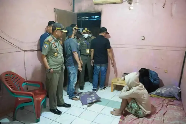 Belasan PSK dan Teman Kencannya Terciduk Satpol PP