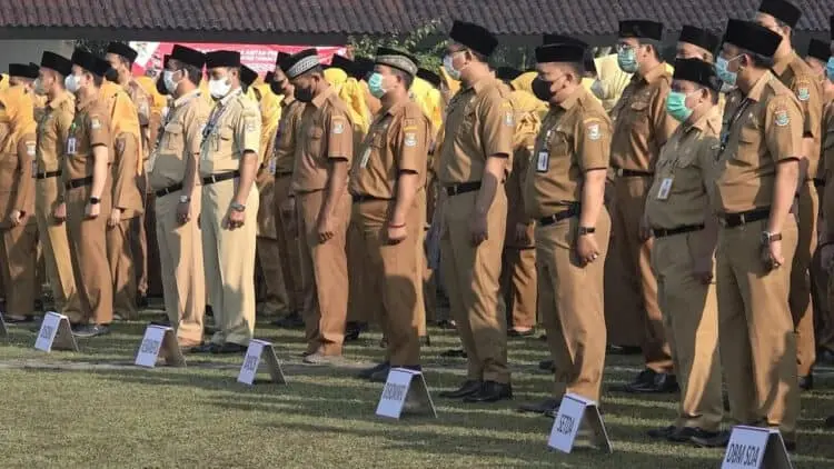 APEL SENIN PAGI: Aparatur Sipil Negara (ASN) Kabupaten Tangerang terlihat sedang mengikuti Apel Senin pagi di Lapangan Maulana Yudhanegara, Pusat Pemerintahan Kabupaten Tangerang, Tigaraksa. (DOK/ SATELITNEWS)