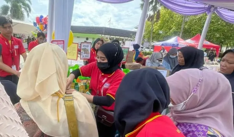 Emak-emak Serbu Paket Ramadhan Hemat Alfamart, 3 Jam Ludes