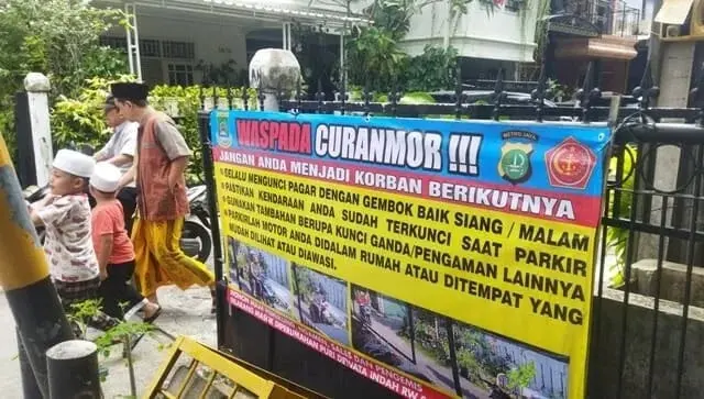 Warga Poris Tangerang Buat Sayembara Tangkap Maling Berhadiah Jutaan Rupiah Warga Poris Tangerang Buat Sayembara Tangkap Maling Berhadiah Jutaan Rupiah
